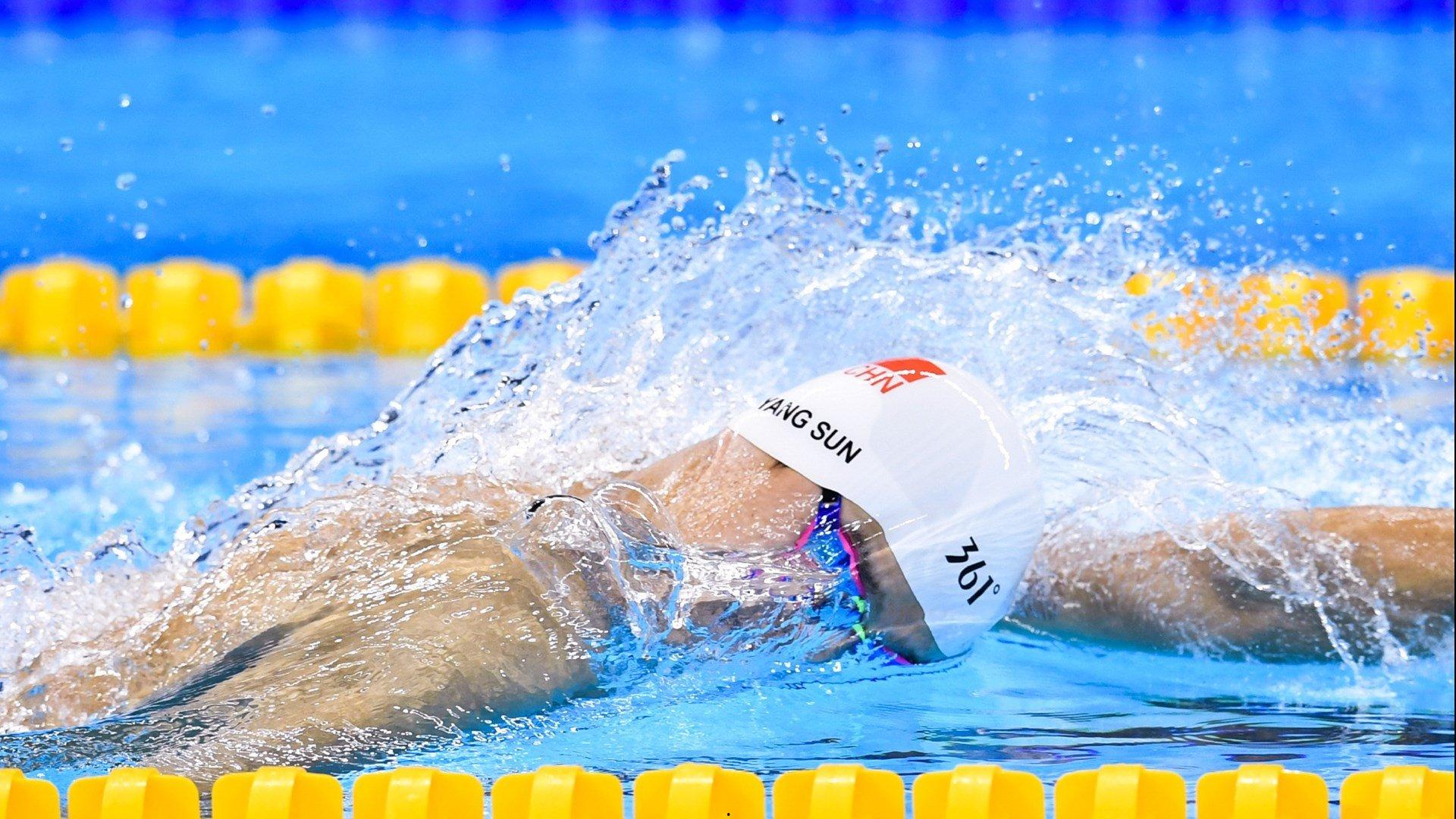 莱万穆勒双炮齐鸣！完美拜仁再次痛揍巴萨，诺坎普之夜成德甲巨人狂欢舞台