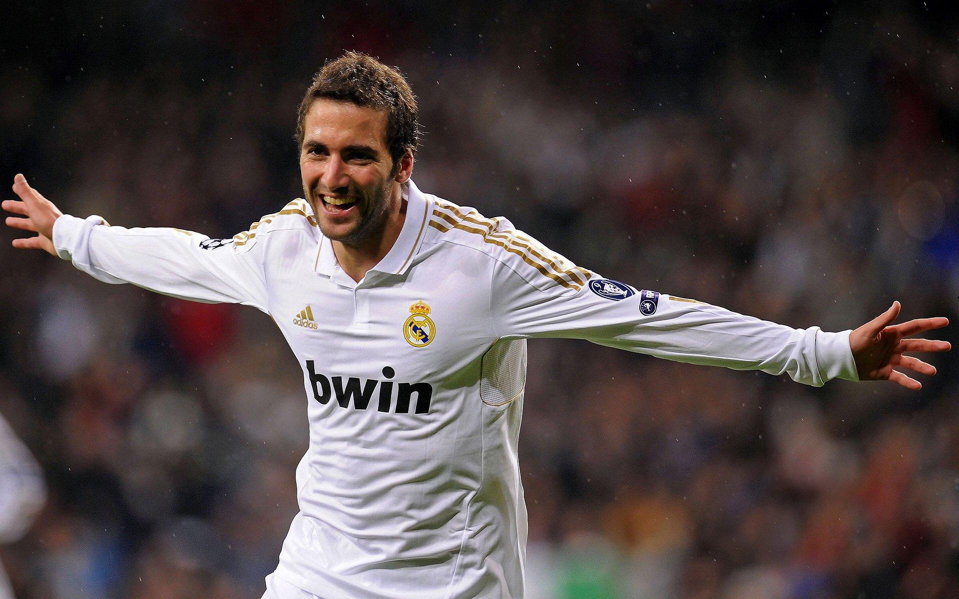 巴萨传奇哈维盛赞奥巴梅扬，天赐的礼物照亮诺坎普之夜