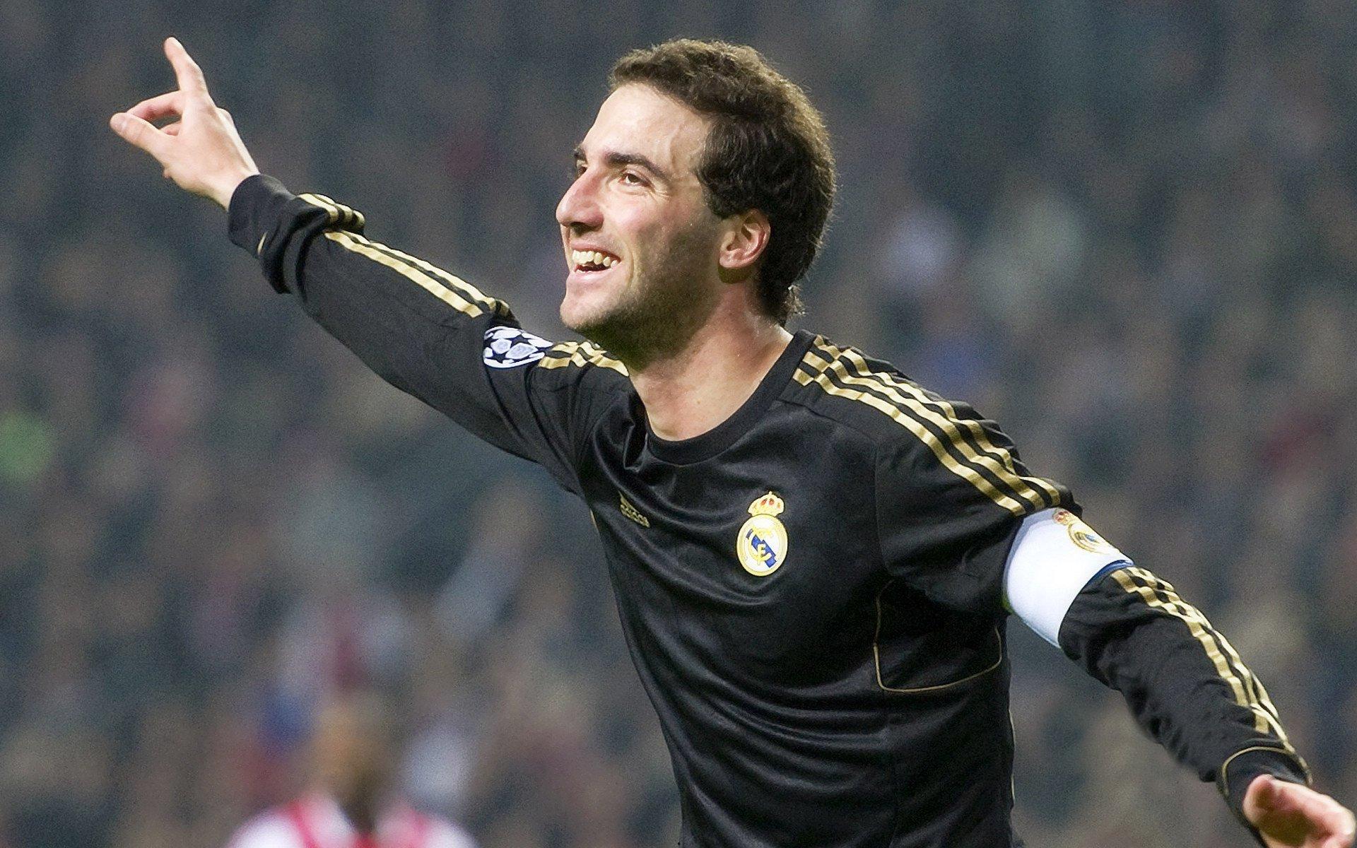 巴萨欧冠惊魂逆转，哈维揽责坎塞洛坦言去留悬疑